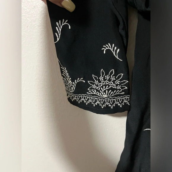 Vintage Diane Von Furstenburg 100% silk embroidered long sleeve size medium - Picture 3 of 4